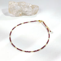 Tsubaki - Chaîne de Cheville Grenat et Perle d'Eau Douce