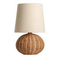 Lámpara de ratán minimalista