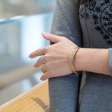 lei-bracelet-jonc-cuivre-magnetique-porte-sur-femme