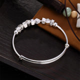 kanona-bracelet-jonc-ferme-ajustable-argent-massif-avec-charms-pour-femme-perles-et-roses-vue-arriere
