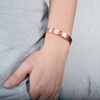 kiri-bracelet-jonc-cuivre-magnetique-porte-sur-homme