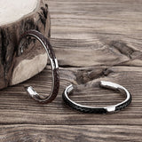 bracelet-acier-inoxydable-saiyan-et-cuir-tresse-noir-et-brun-ambiance