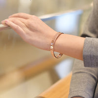 sakae-bracelet-femme-cuivre-magnetique-therapeuthique-porte