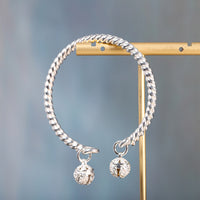 akiko-bracelet-jonc-grelot-sur-porte-bijoux-argent-massif