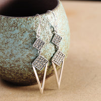 aya-boucles-d-oreilles-argent-triangle-ambiance
