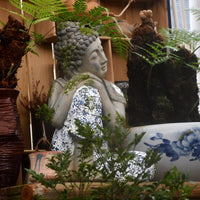 bouddha-tete-penchee-statue-46-cm-fleurs-ambiance
