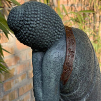 bouddha-tete-penchee-statue-ambiance-dos-detail