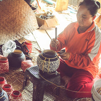 fabrication-artisanale-de-boite-a-riz-a-the-thailandaise-artisans