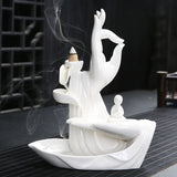 mains-de-bouddha-meditation-porte-encens-blanc
