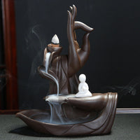 mains-de-bouddha-meditation-porte-encens-brun