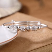 miyako-bracelet-jonc-ferme-ajustable-argent-massif-avec-charms-perles-face